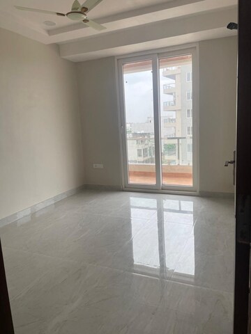Room in 4 BHK Apartment at Mansarovar Extension – for Rent