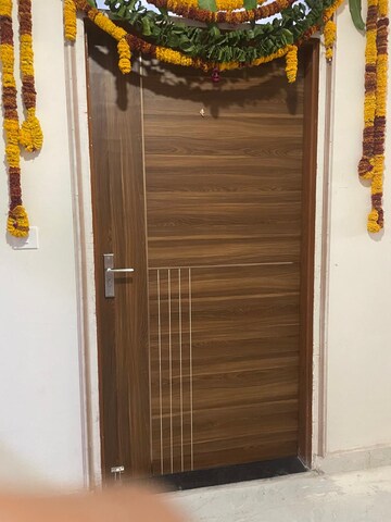 Furnished Amenities in 4 BHK Apartment at Mansarovar Extension – for Rent