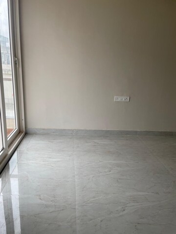 Room in 4 BHK Apartment at Mansarovar Extension – for Rent