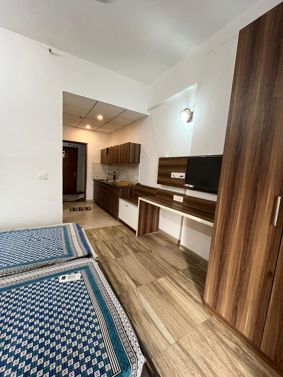 1 BHK Apartment For Rent in Paramount Golfforeste