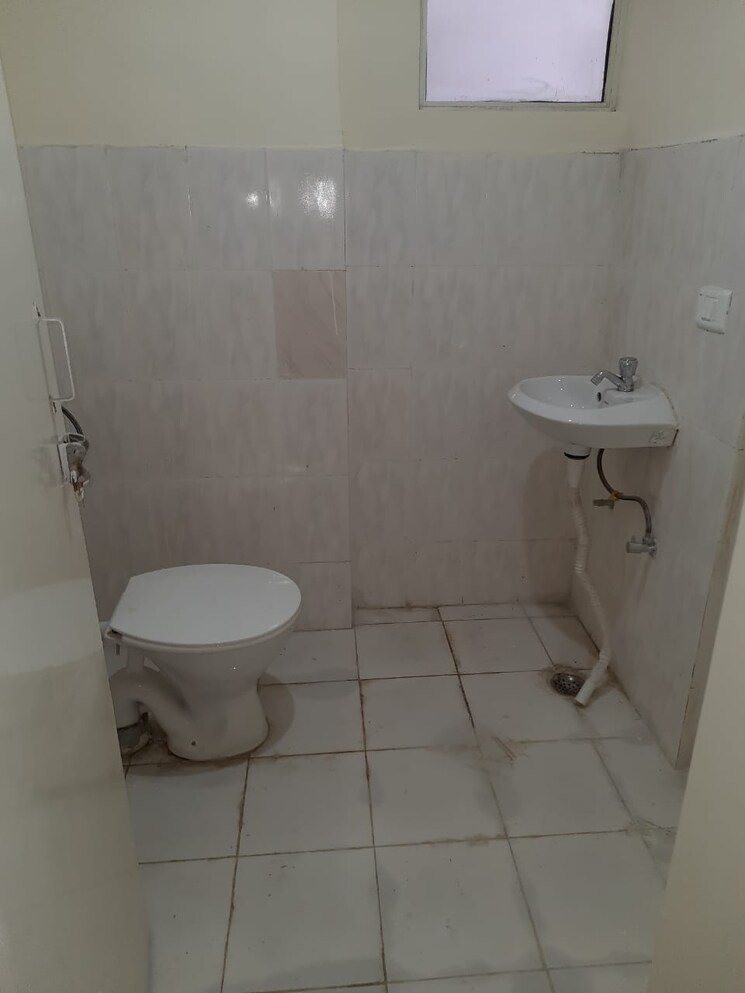 Bathroom, rof-aalayas 3 Bedroom 850 Sq.Ft. Apartment In Sector 102 Gurgaon 9125724