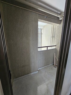 Room in 3 BHK Apartment at Osian Almanova, Mundhwa – for Sale