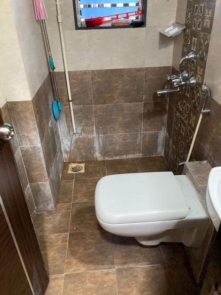 Bathroom, santacruz east 2 Bedroom 802 Sq.Ft. Builder Floor In Santacruz East Mumbai 9125856