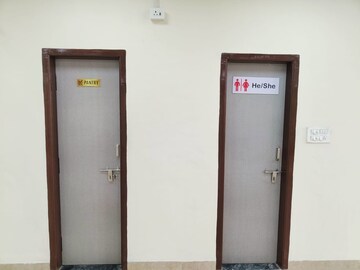 Room in  Office Space at Mansarovar – for Rent
