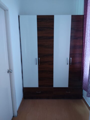 Room in 3 BHK Apartment at Eldeco Live By The Greens, Sector 150 – for Rent