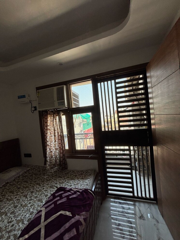 Room, paryavaran complex 3 Bedroom 990 Sq.Ft. Apartment In Paryavaran Complex Delhi 9124800