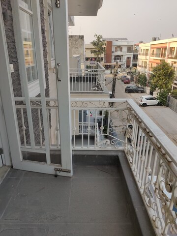 1 RK Independent House For Rent in Sector 17