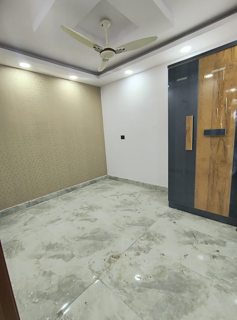 3 BHK + Pooja Room Builder Floor For Sale in Buioder Floor Govindpuri 