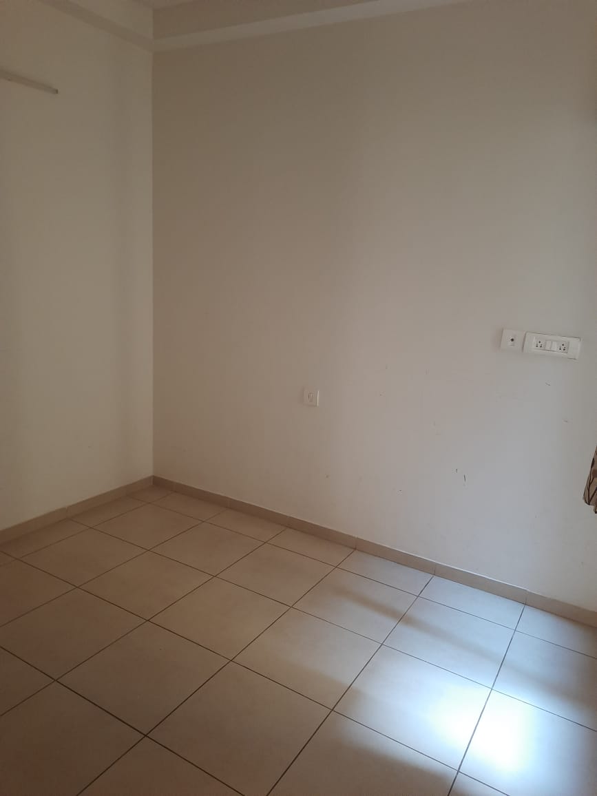 2.5 BHK + Extra Room Apartment For Rent in Bhartiya Nikoo Homes Phase 2