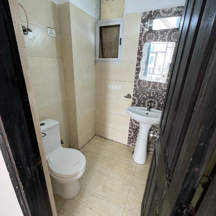 Attached Bathroom, prateek-wisteria 2.5 Bedroom 1135 Sq.Ft. Apartment In Sector 77 Noida 9125985