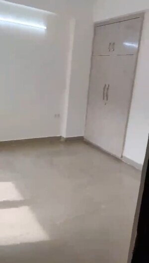 Room in 2.5 BHK Apartment at Panchsheel Greens II, Sector 16 Greater Noida – for Sale