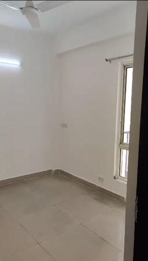 Room in 2.5 BHK Apartment at Panchsheel Greens II, Sector 16 Greater Noida – for Sale