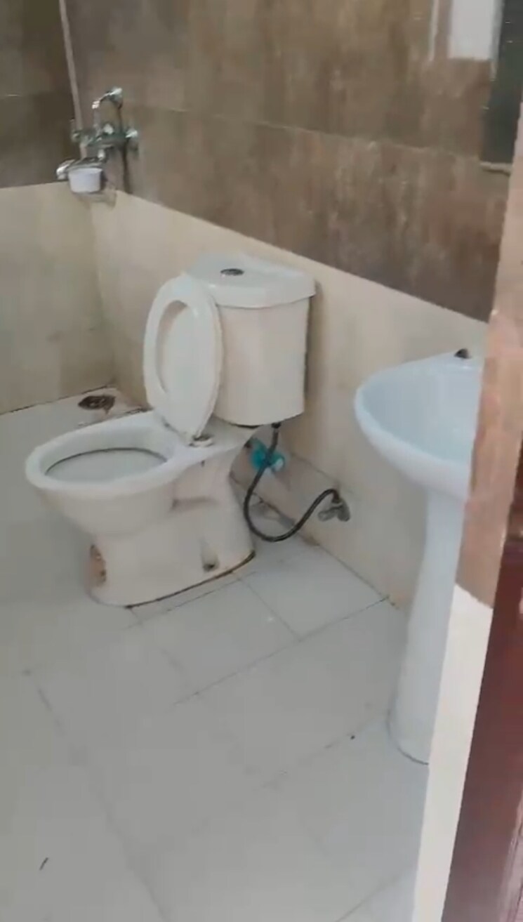 Bathroom, panchsheel-greens-ii 2.5 Bedroom 1350 Sq.Ft. Apartment In Sector 16 Greater Noida Greater Noida 9125989