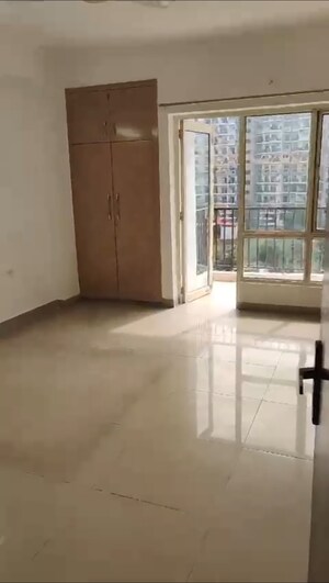Room in 2.5 BHK Apartment at Panchsheel Greens II, Sector 16 Greater Noida – for Sale