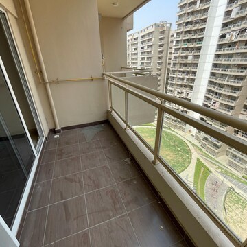 Balcony in 3.5 BHK Apartment at Express Zenith, Sector 77 – for Rent