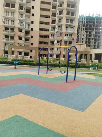 Swimming Pool in 3.5 BHK Apartment at Ratan Pearls, Sector 16 Greater Noida – for Sale