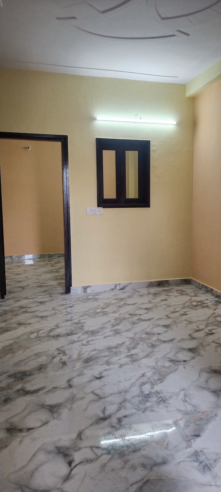 Room, mayur vihar phase 1 2.5 Bedroom 750 Sq.Ft. Builder Floor In Mayur Vihar Phase 1 Delhi 9126055