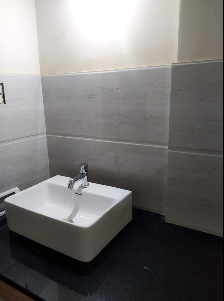 Bathroom, hrbr layout 2 Bedroom 985 Sq.Ft. Apartment In Hrbr Layout Bangalore 9126053