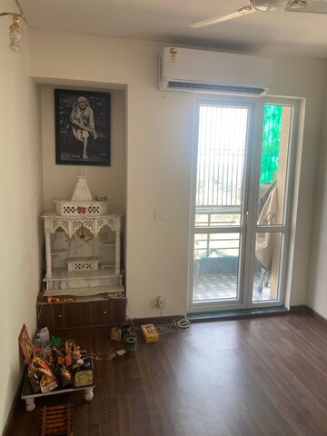 Room in 3 BHK Apartment at BPTP Parkland Pride, Sector 77 – for Rent