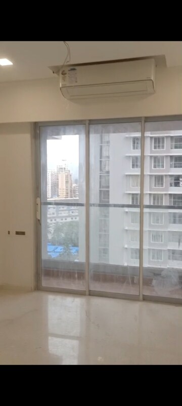 Room in 3 BHK Apartment at Ekta Tripolis, Goregaon West – for Rent
