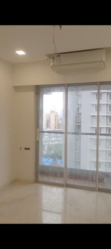 Room in 3 BHK Apartment at Ekta Tripolis, Goregaon West – for Rent