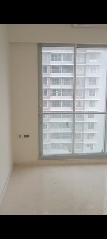 Room in 3 BHK Apartment at Ekta Tripolis, Goregaon West – for Rent