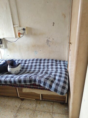 Room in  Pg at Grant Road – for Rent