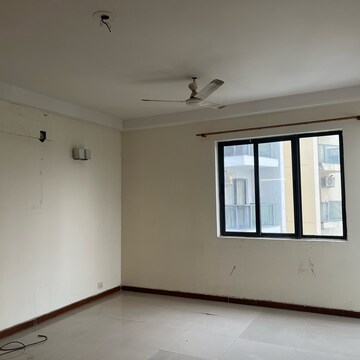Room in 3 BHK Apartment at Unitech Uniworld Gardens, Islampur – for Rent
