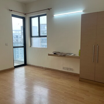 Room in 3 BHK Apartment at Unitech Uniworld Gardens, Islampur – for Rent