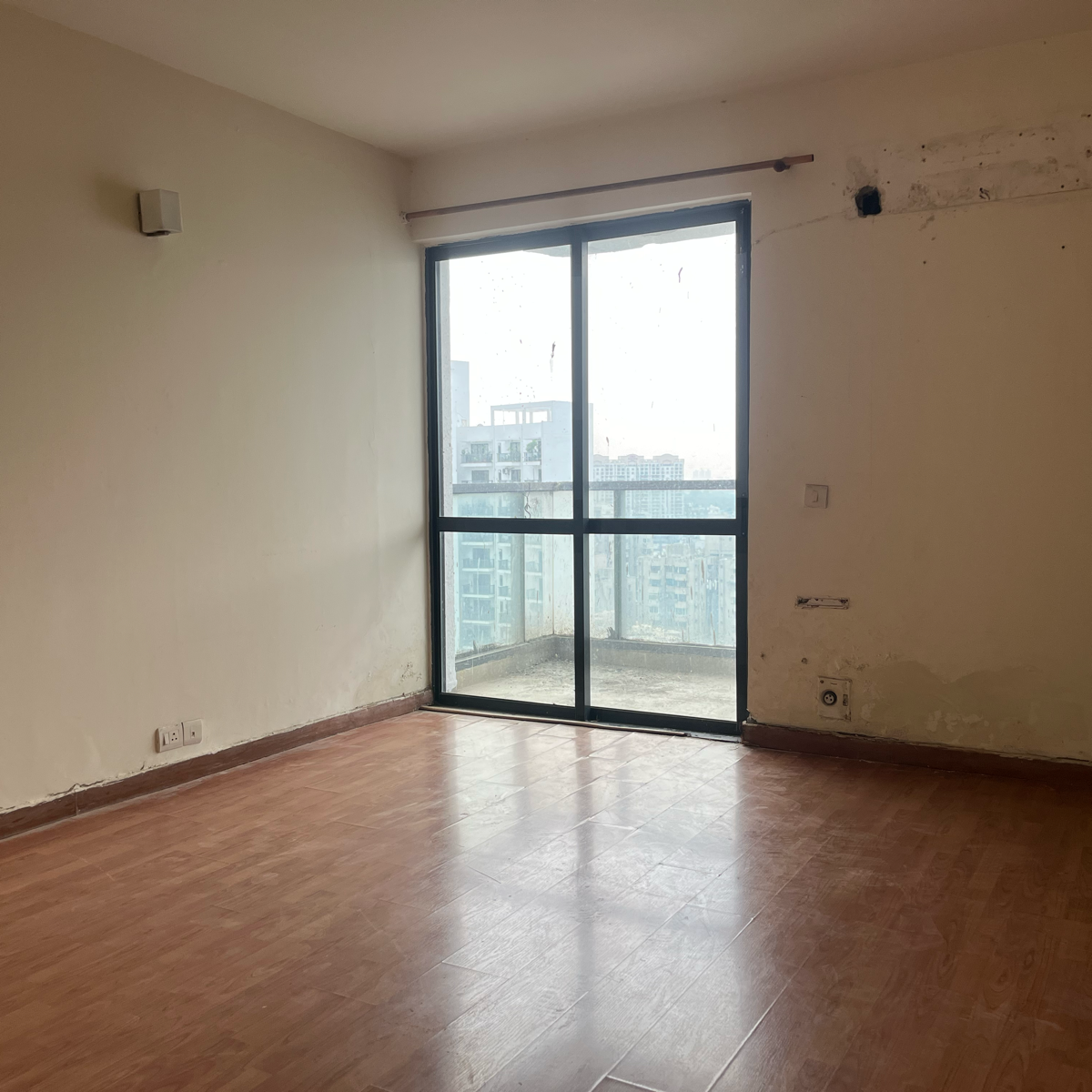 3 BHK + Servant Room 2086 Sq.Ft. Apartment in Unitech Uniworld Gardens