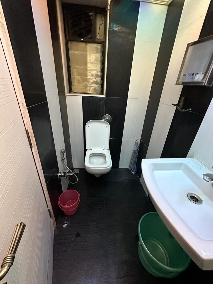 Bathroom, evershine-greens 3 Bedroom 177 Sq.Yd. Apartment In Andheri West Mumbai 9126143