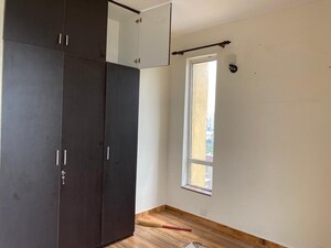 Room in 3 BHK Apartment at Unitech Escape, Sector 50 – for Sale