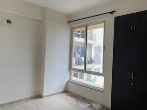 Room in 3 BHK Apartment at Unitech Escape, Sector 50 – for Sale