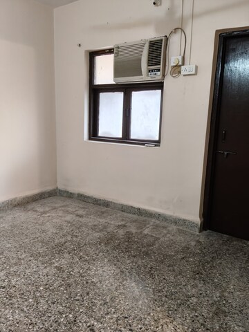 Room in 2 BHK Apartment at Sagar Avenue, Santacruz East – for Rent