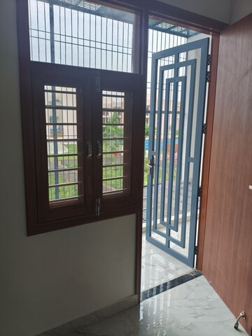 Room in 2 BHK Apartment at Wave Aranyam Valley, Sector 2 Wave City – for Rent
