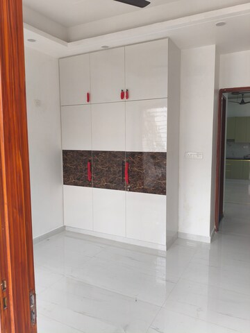 Room in 2 BHK Apartment at Wave Aranyam Valley, Sector 2 Wave City – for Rent