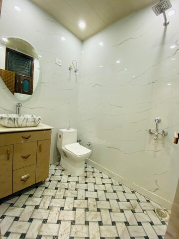 Bathroom in 3 BHK Builder Floor at Maya Homes, Indrapuram – for Rent