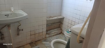 Bathroom in 2 BHK Builder Floor at Sector 28 – for Rent
