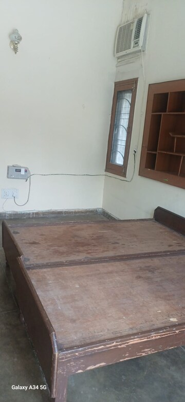 Room in 2 BHK Builder Floor at Sector 28 – for Rent