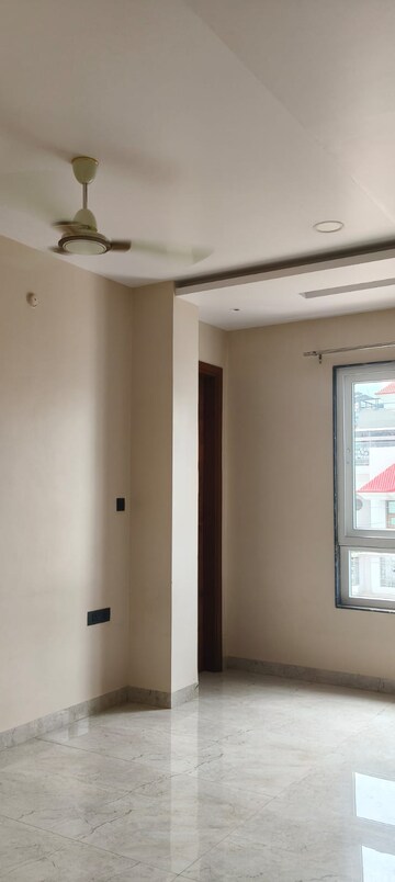 Building Lobby in 3 BHK Independent House at Gomti Nagar – for Rent