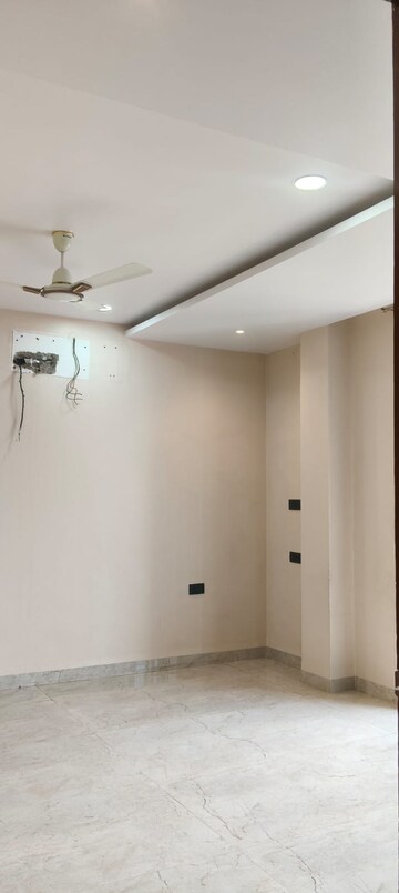 Building Lobby in 3 BHK Independent House at Gomti Nagar – for Rent