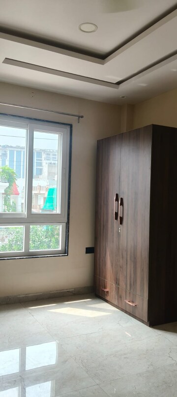 Room in 3 BHK Independent House at Gomti Nagar – for Rent