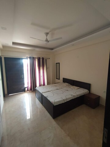 Living Room in 2 BHK Builder Floor at Ardee City, Sector 52 – for Rent