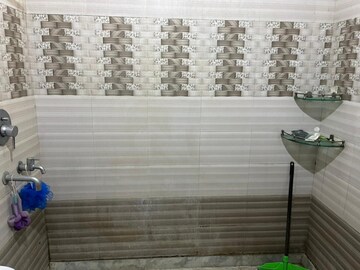 Bathroom in 2 BHK Builder Floor at SAS Tower, Sector 38 – for Rent