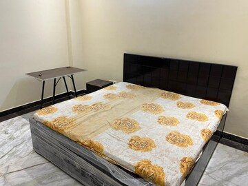 Bedroom in 2 BHK Builder Floor at SAS Tower, Sector 38 – for Rent
