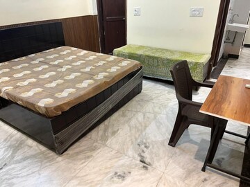 Bedroom in 2 BHK Builder Floor at SAS Tower, Sector 38 – for Rent