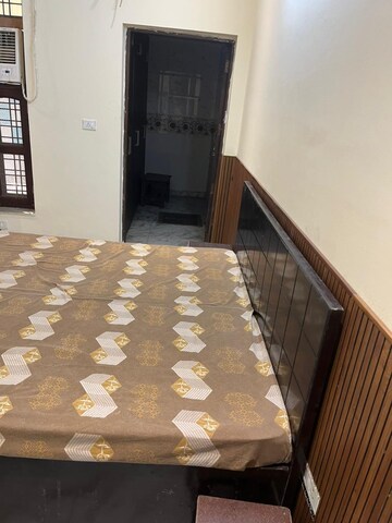 Room in 2 BHK Builder Floor at SAS Tower, Sector 38 – for Rent