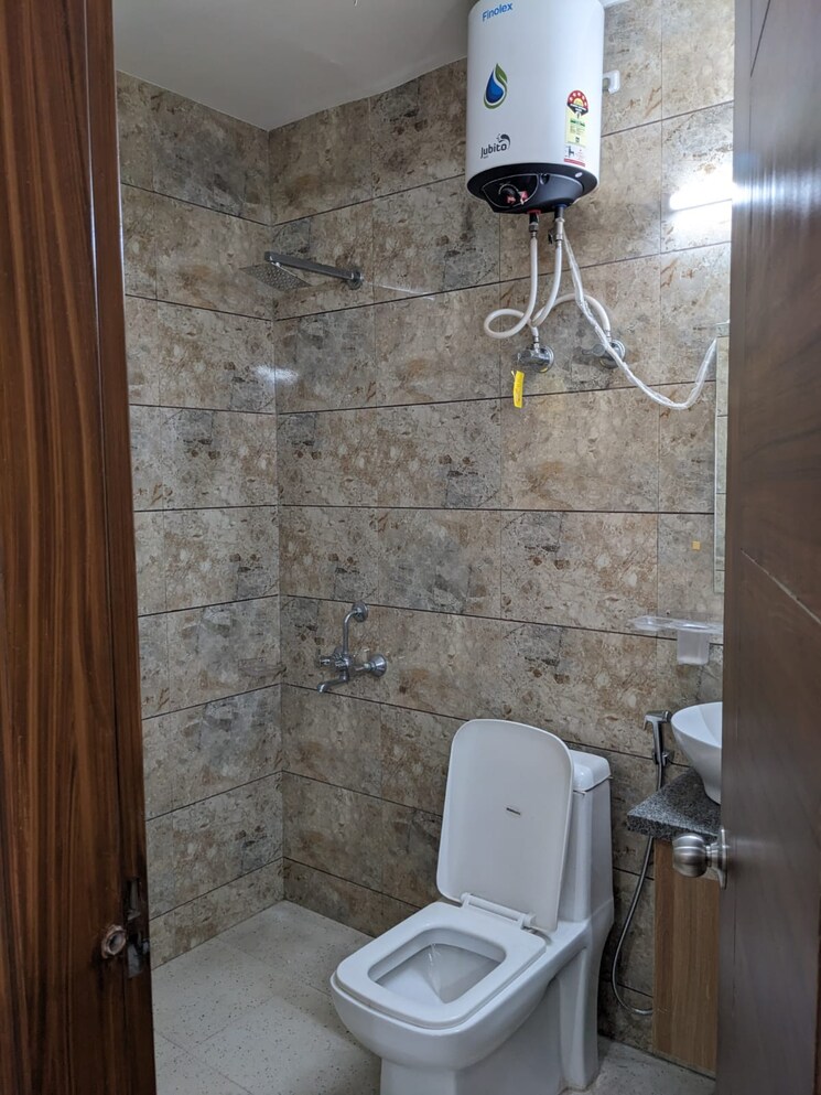 Bathroom, sas-tower 2 Bedroom 1200 Sq.Ft. Builder Floor In Sector 38 Gurgaon 9126300