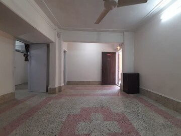 Room in 2 BHK Apartment at Goregaon East – for Rent