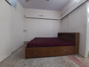 Furnished Amenities in 2 BHK Apartment at Goregaon East – for Rent